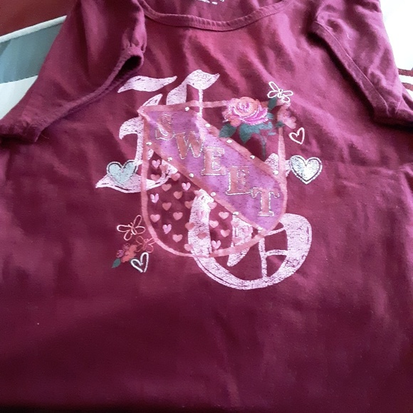 Girls top. - Picture 1 of 1